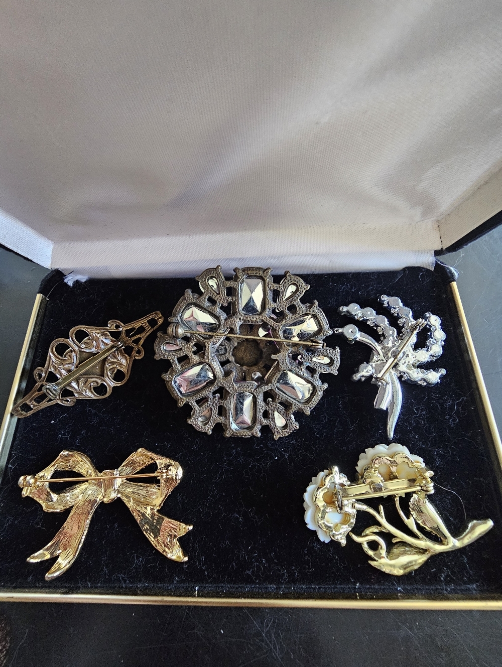 Vintage Brooch Lot - Picture 4 of 4